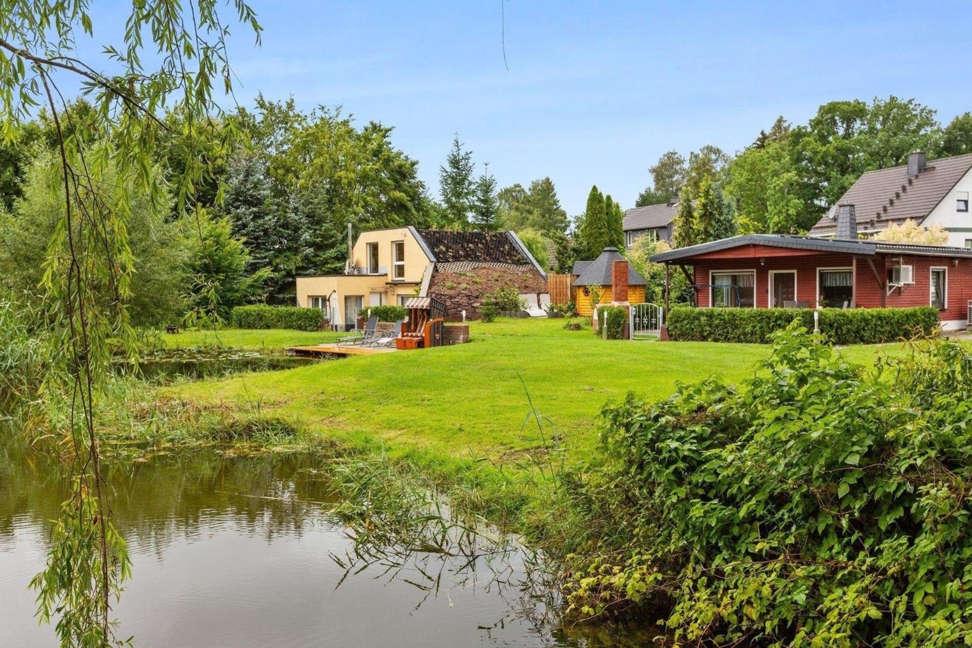 Ferienhaus mit naturnahen Badeteich