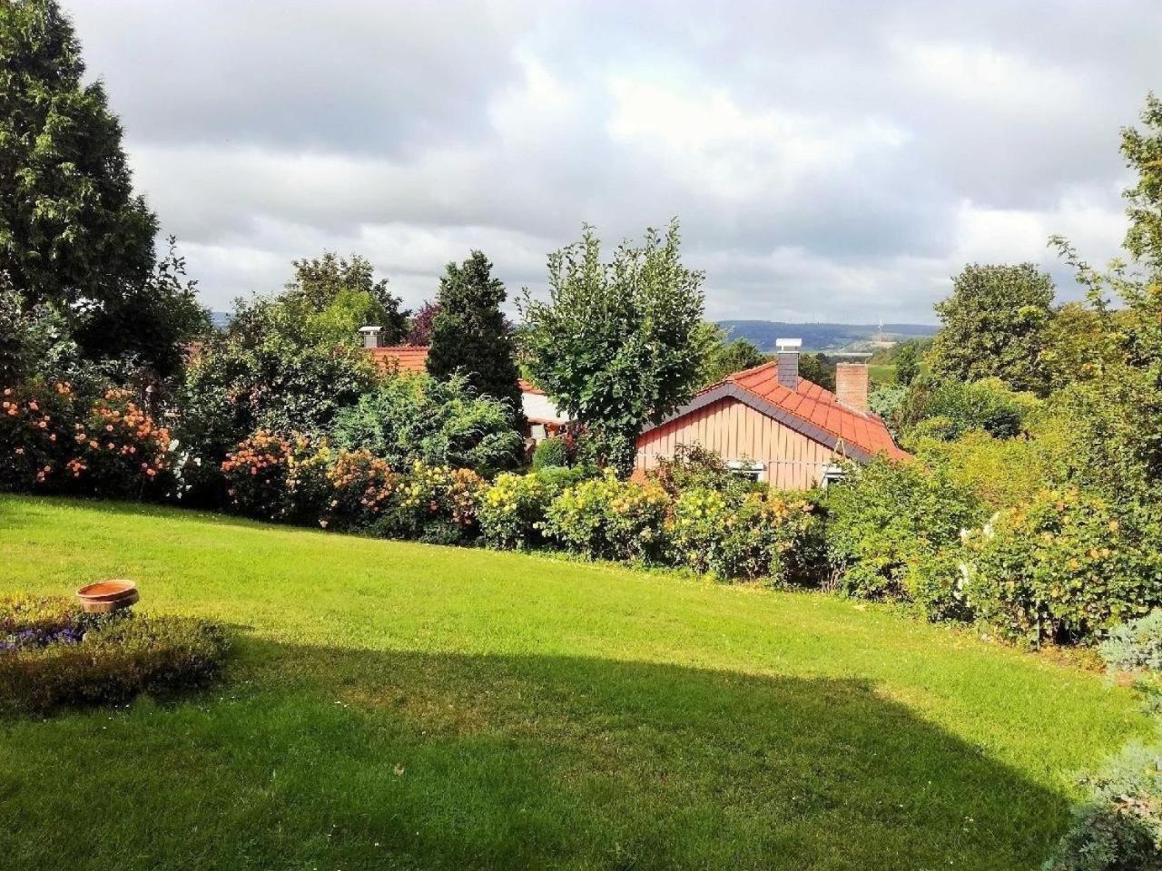 Freistehendes Ferienhaus in Rott mit eigenem Garten, schöner Weitblick, Klimaanlage, Sauna und Kamin