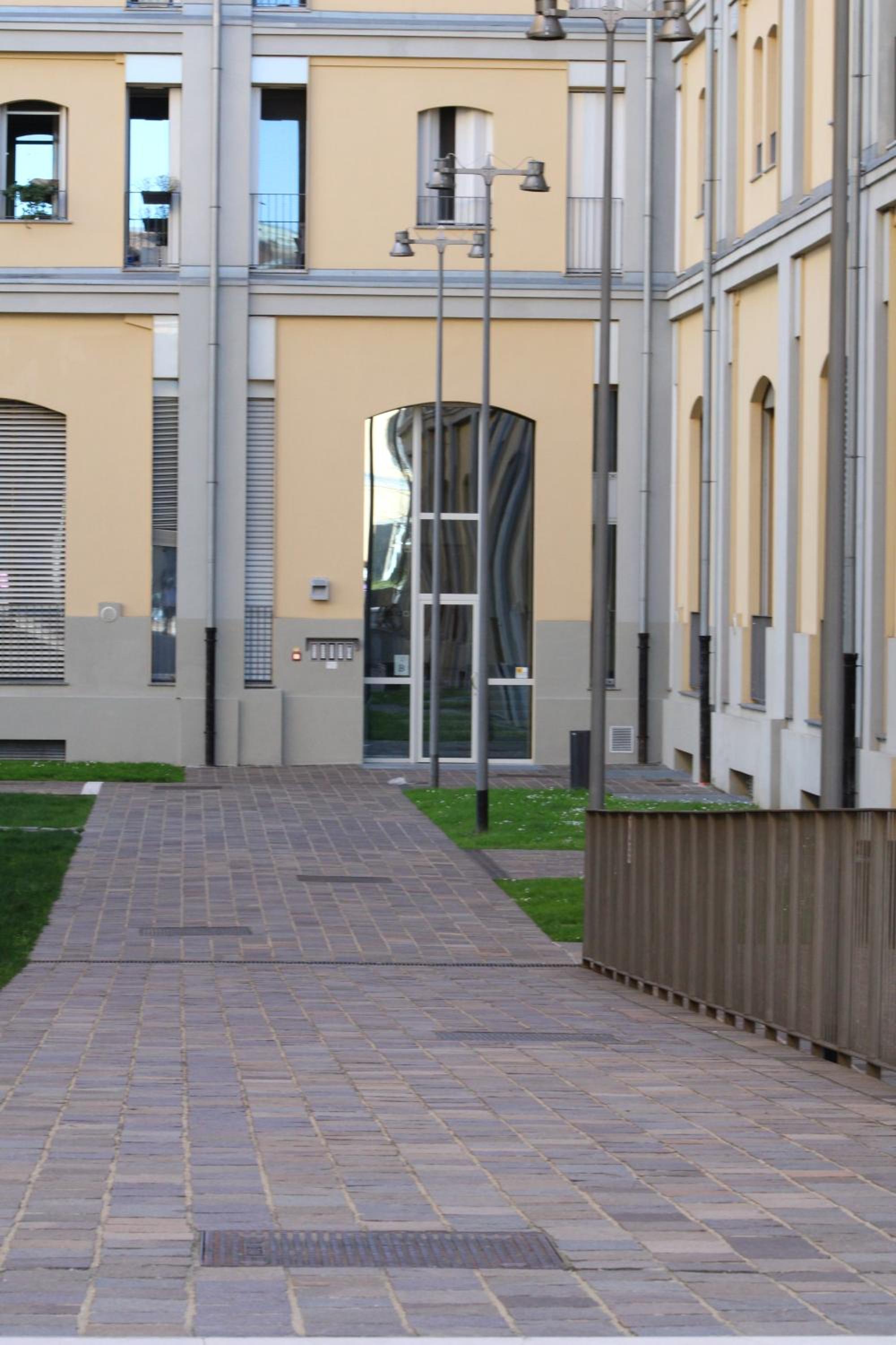 Milan Space Loft - Apartment close to M5 subway - Free Parking - Sky & Netflix TV
