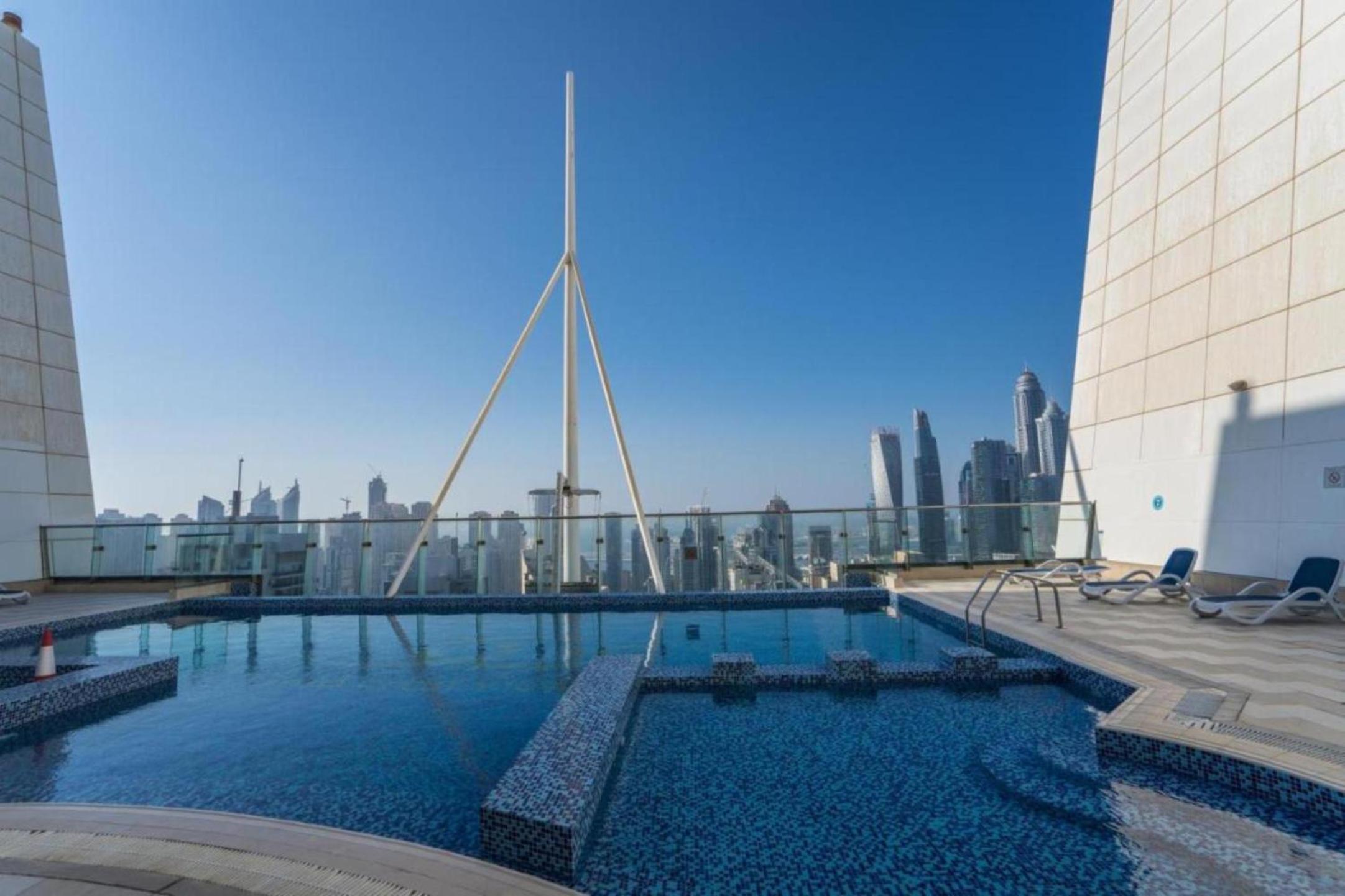 Click Stay - JLT - Entire Studio & Balcony Lakes view Apartment -NA