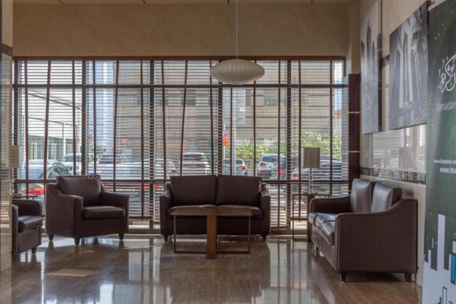 Click Stay - JLT - Entire Studio & Balcony Lakes view Apartment -NA