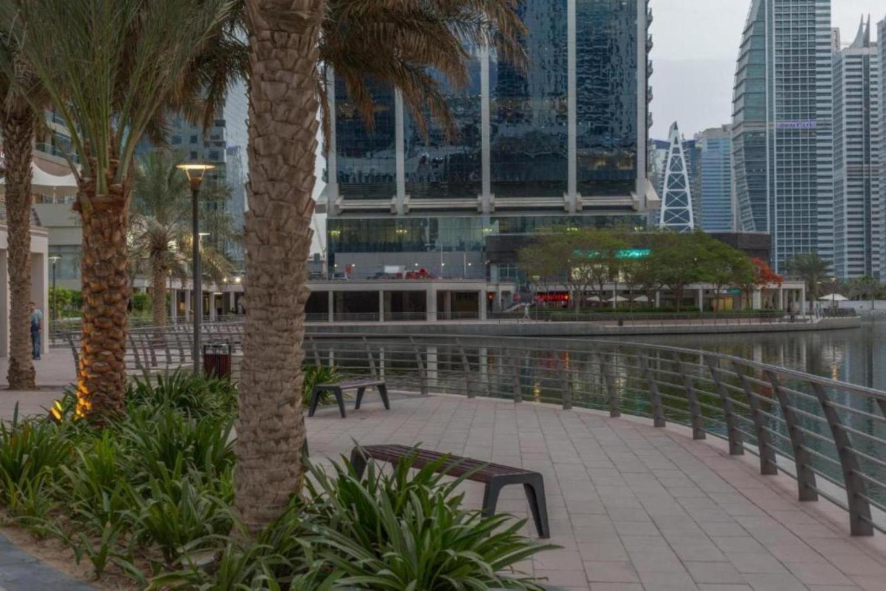 Click Stay - JLT - Entire Studio & Balcony Lakes view Apartment -NA