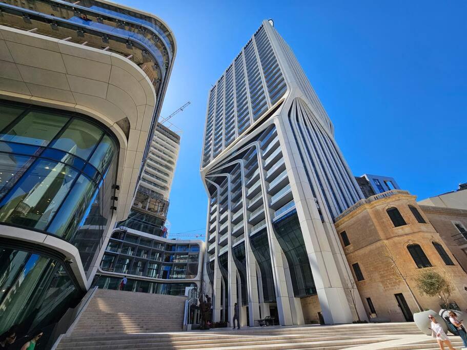 Hotel Mercury-Tower Modern Apartment - Image 1