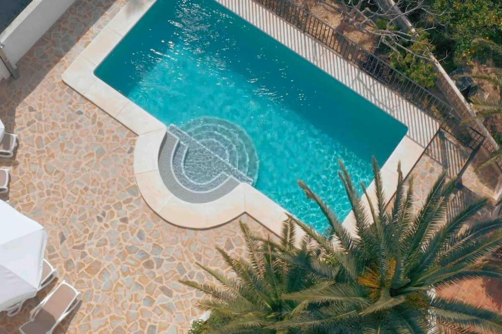 Villa with spectacular vieuw and swimmingpool.