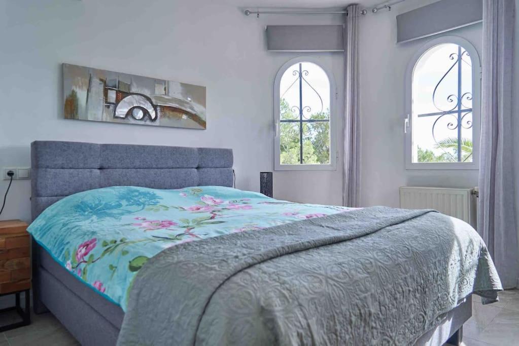 Villa with spectacular vieuw and swimmingpool.