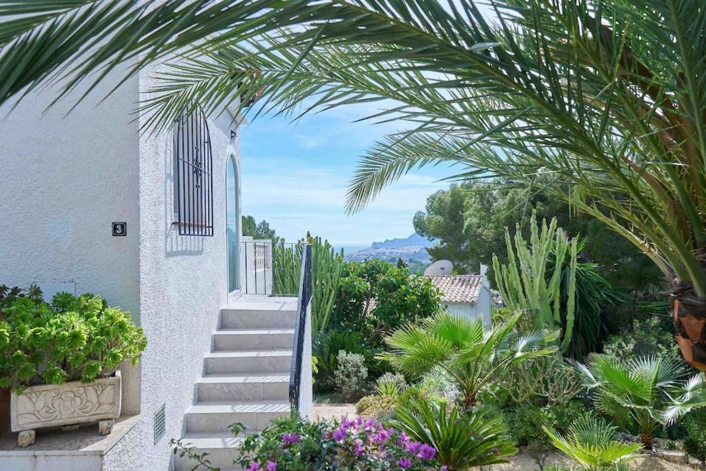 Villa with spectacular vieuw and swimmingpool.