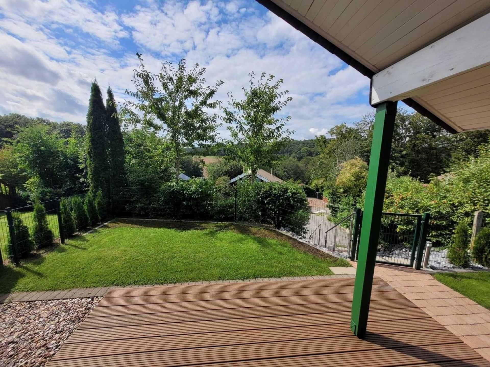 Ferienhaus Luna mit Saunahaus, Kaminofen, Klimaanlage, schöner Blick im Ferienpark Extertal