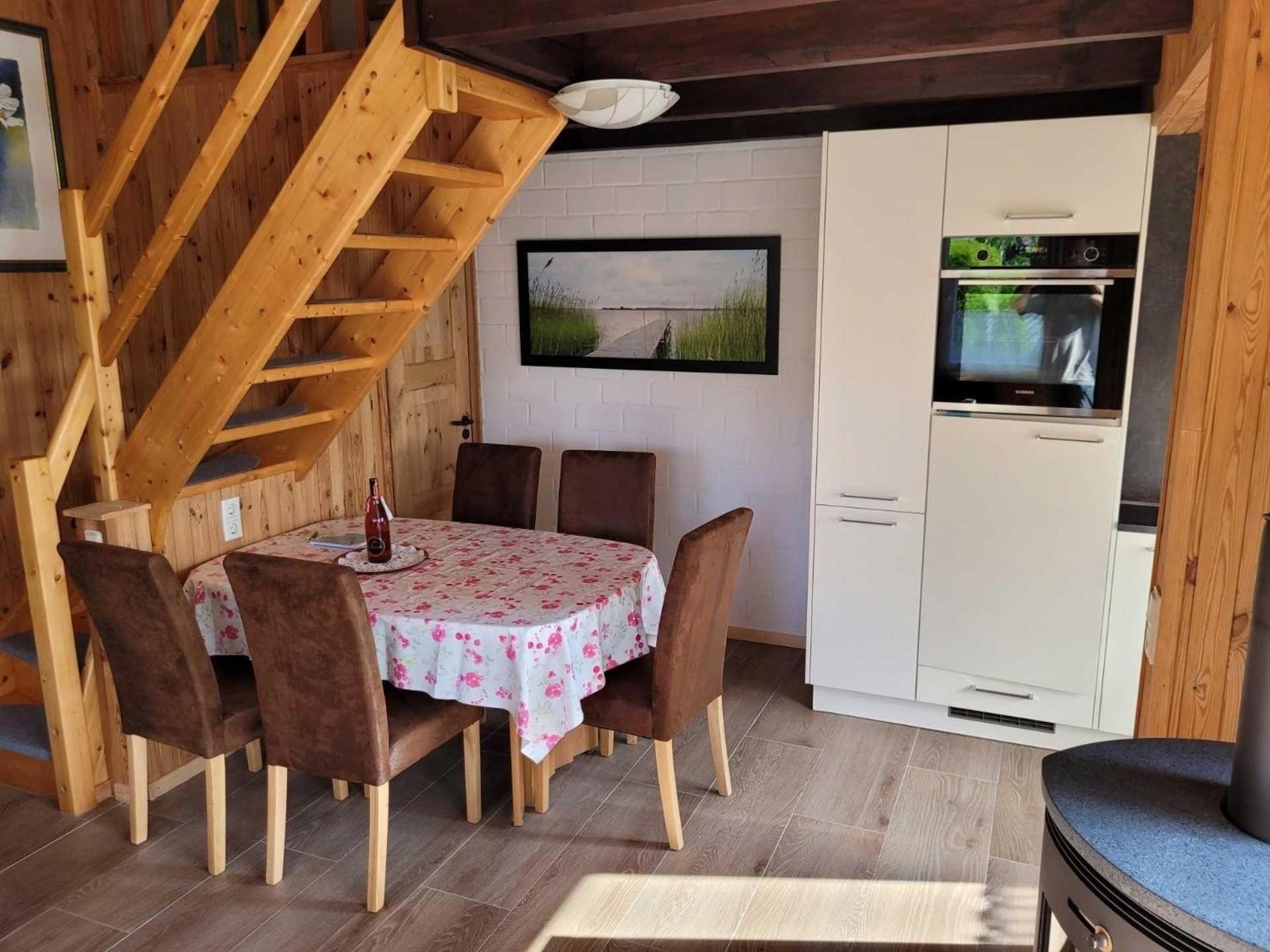 Ferienhaus Luna mit Saunahaus, Kaminofen, Klimaanlage, schöner Blick im Ferienpark Extertal