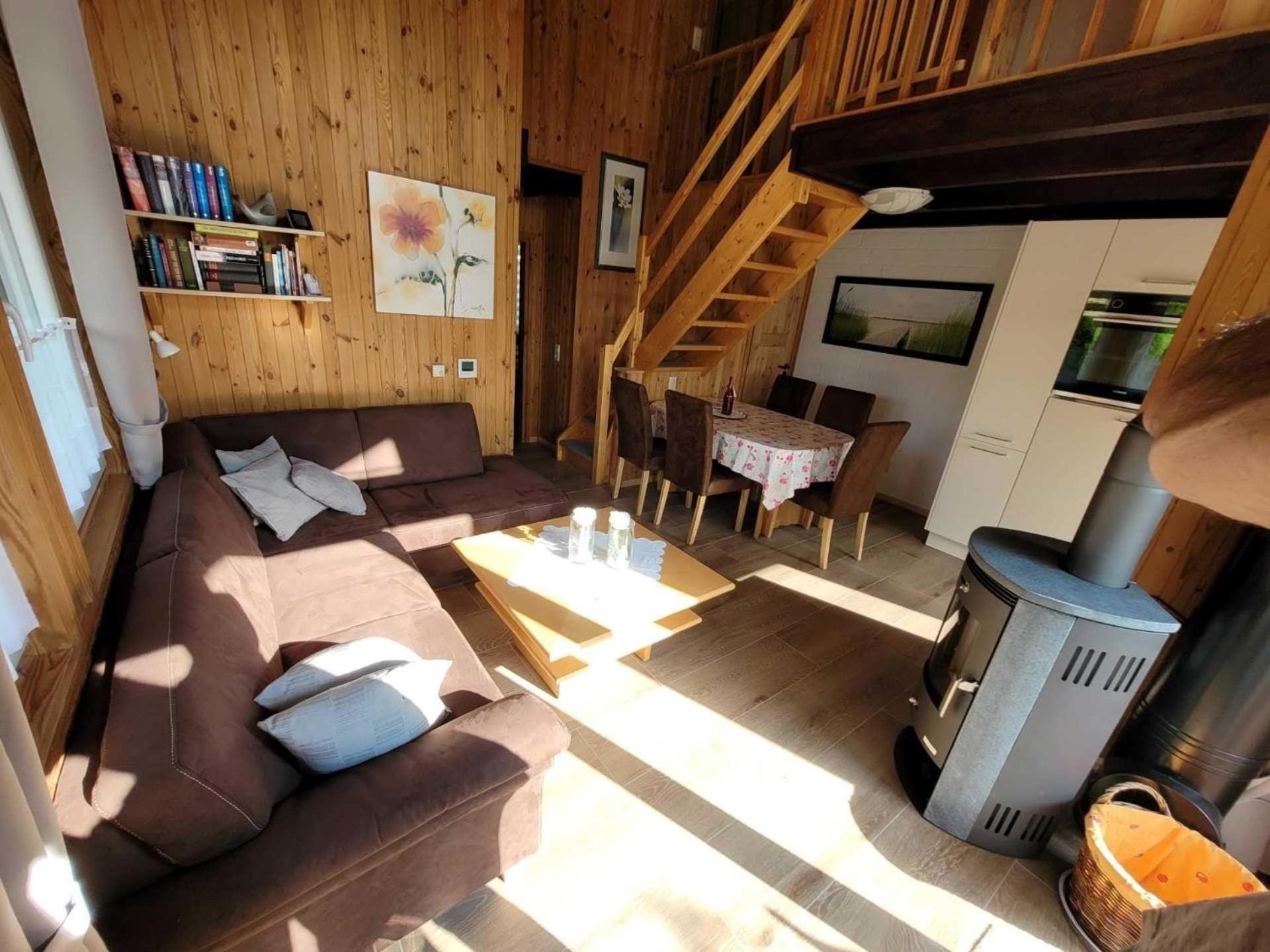 Ferienhaus Luna mit Saunahaus, Kaminofen, Klimaanlage, schöner Blick im Ferienpark Extertal