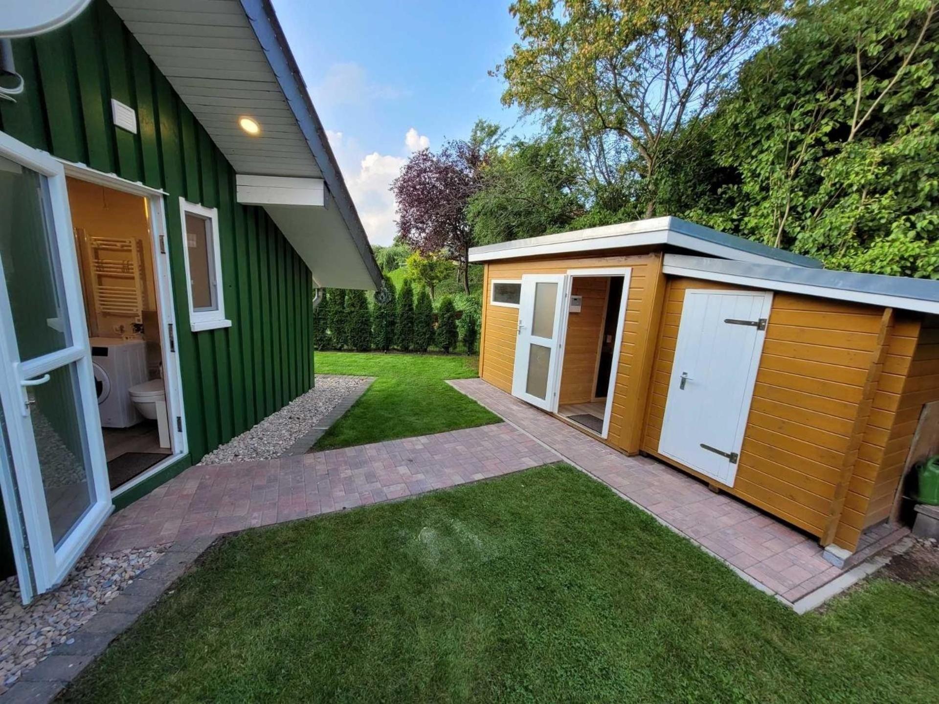 Ferienhaus Luna mit Saunahaus, Kaminofen, Klimaanlage, schöner Blick im Ferienpark Extertal