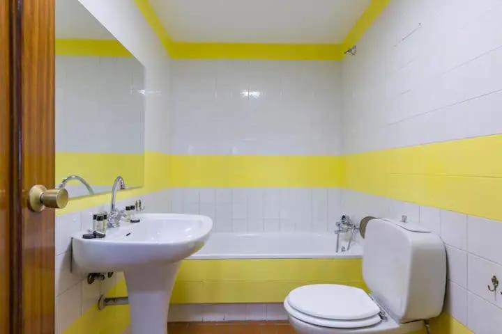 Vintage apartment on Plaza Castilla, Madrid