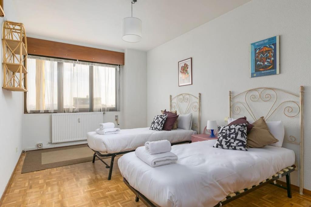 Vintage apartment on Plaza Castilla, Madrid
