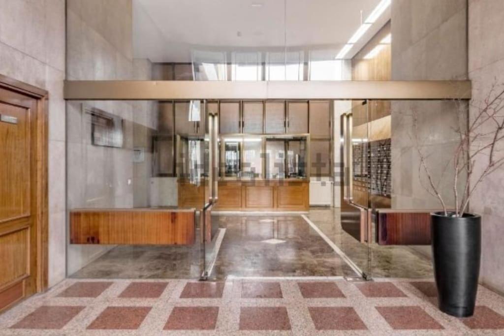 Vintage apartment on Plaza Castilla, Madrid
