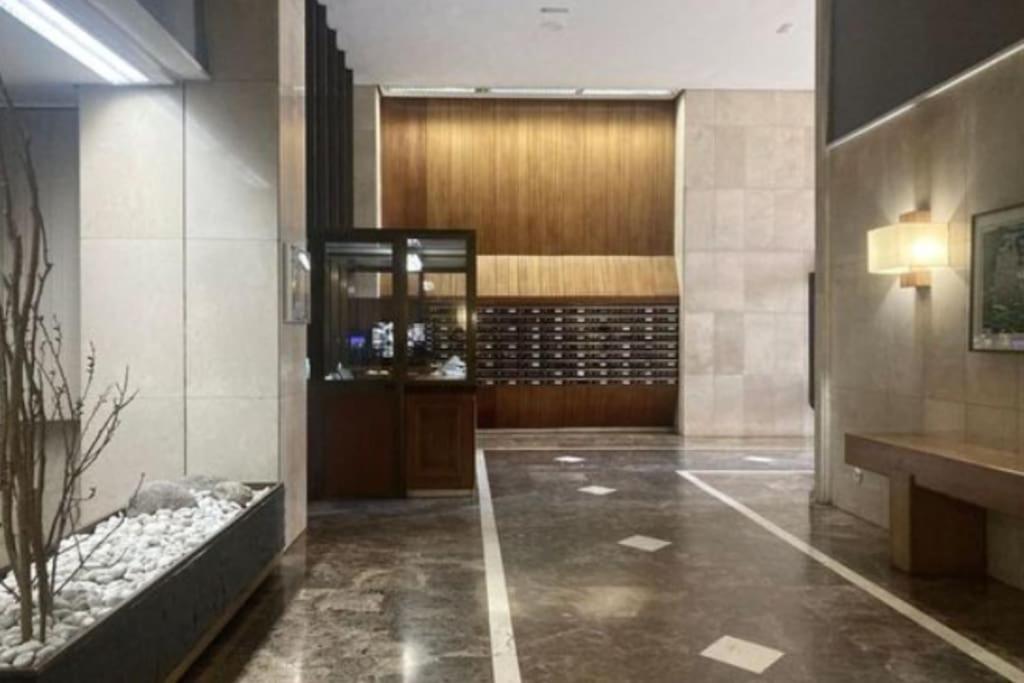 Vintage apartment on Plaza Castilla, Madrid