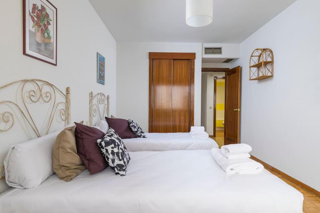 Vintage apartment on Plaza Castilla, Madrid