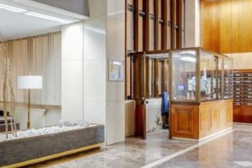 Vintage apartment on Plaza Castilla, Madrid