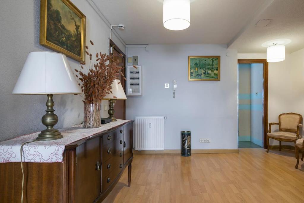 Vintage apartment on Plaza Castilla, Madrid