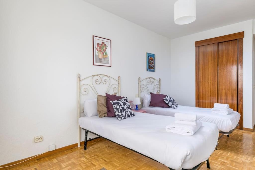 Vintage apartment on Plaza Castilla, Madrid