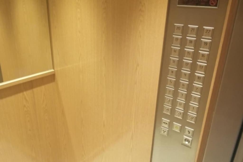 Vintage apartment on Plaza Castilla, Madrid