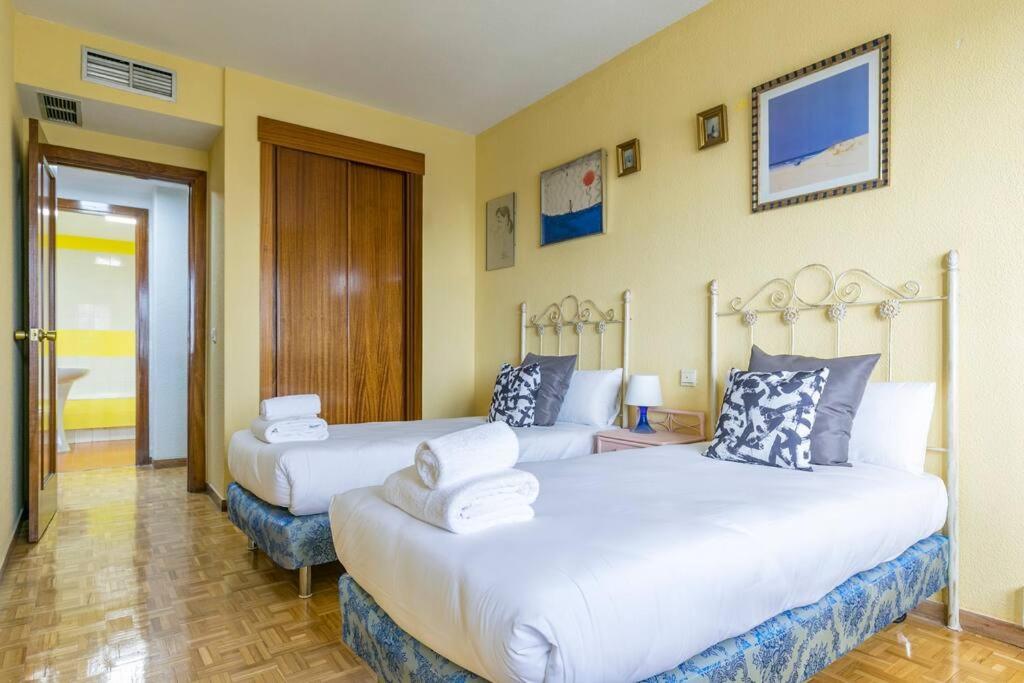 Vintage apartment on Plaza Castilla, Madrid