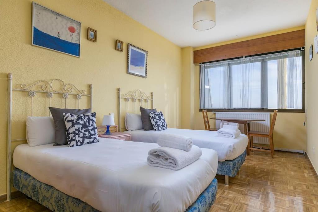 Vintage apartment on Plaza Castilla, Madrid