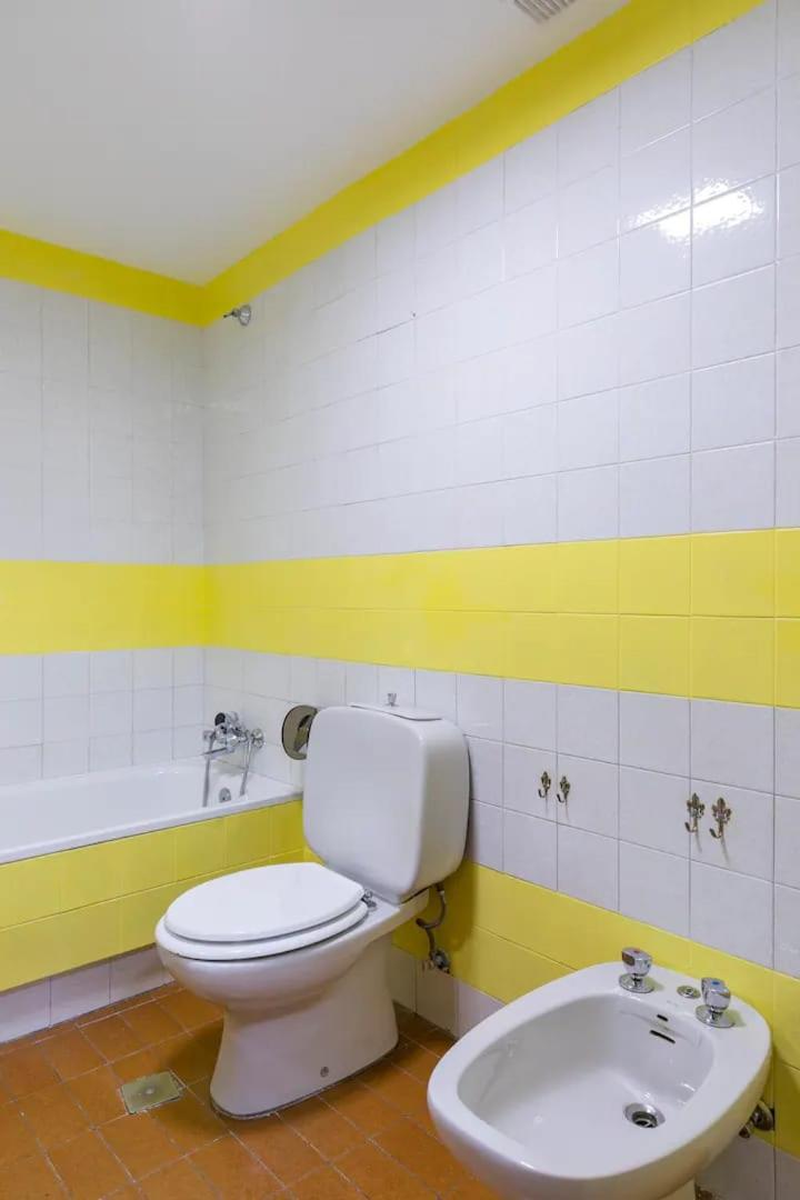 Vintage apartment on Plaza Castilla, Madrid