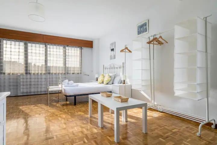 Vintage apartment on Plaza Castilla, Madrid