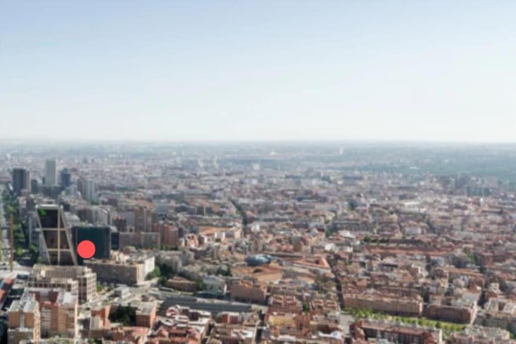 Vintage apartment on Plaza Castilla, Madrid