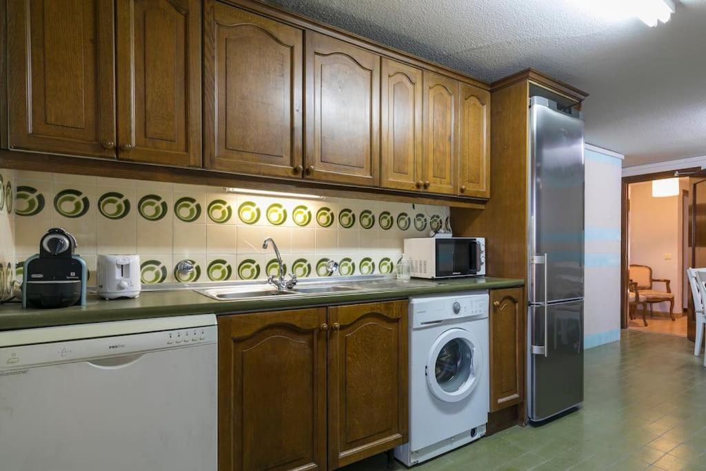 Vintage apartment on Plaza Castilla, Madrid