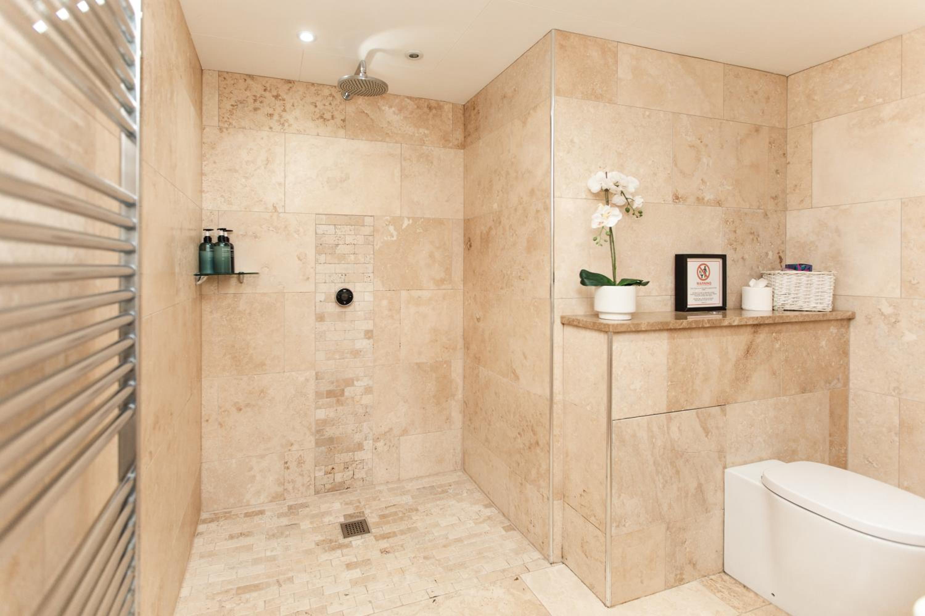 Luxury Private Apartments - Close to Town Centre