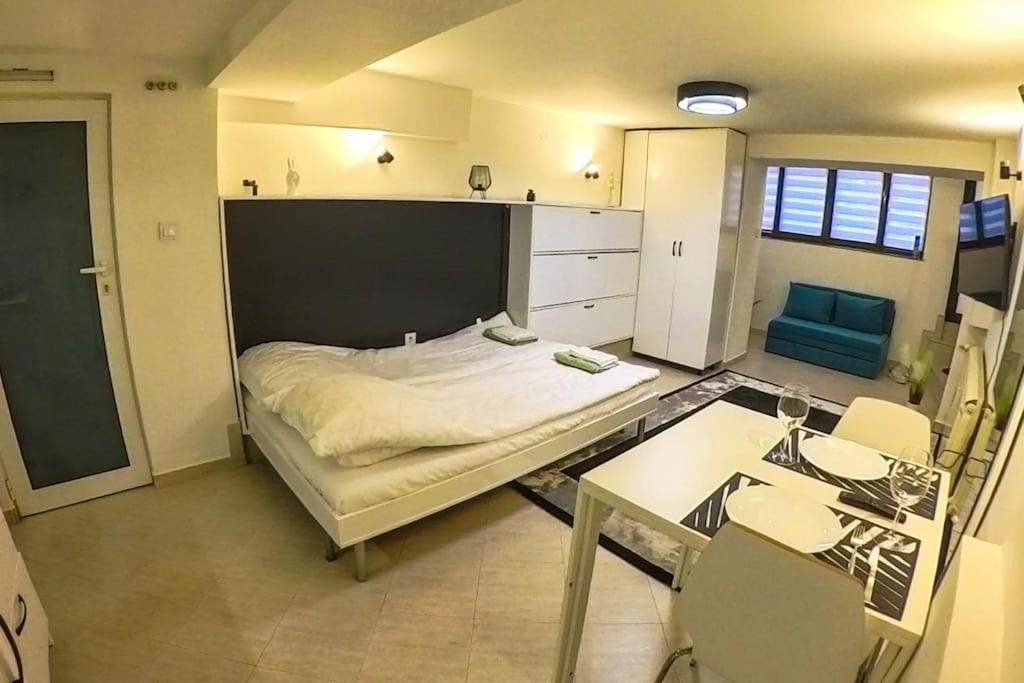 Studio with Courtyard Just Steps Away Vitosha Str