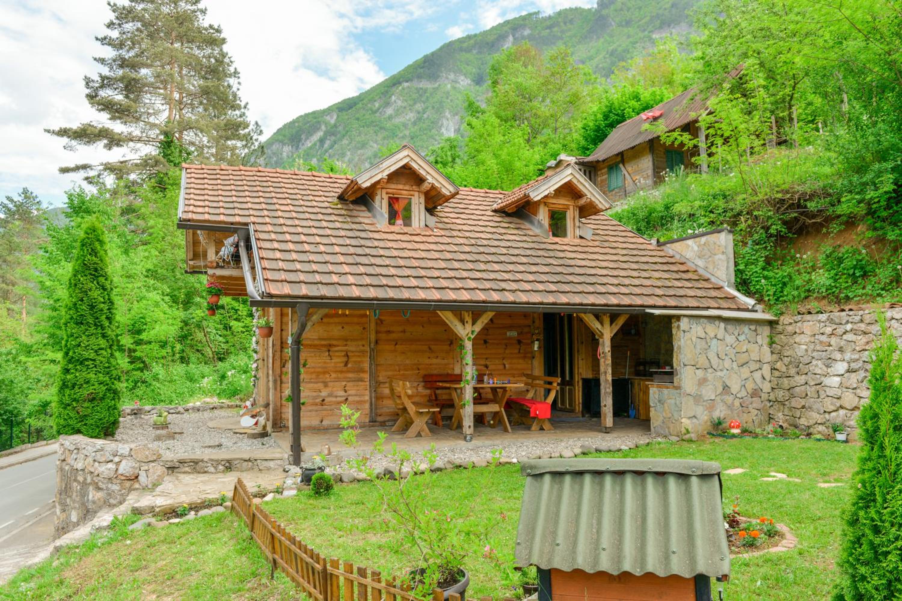 Drinska Villa Cabin view 3