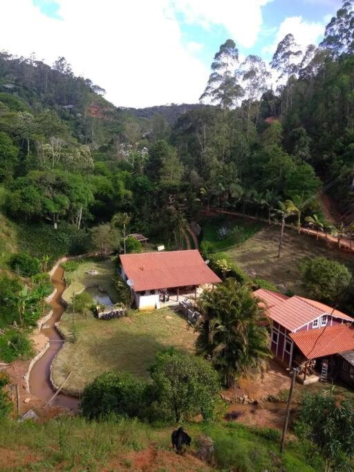 Sítio Canto da Roça Com Cachoeira
