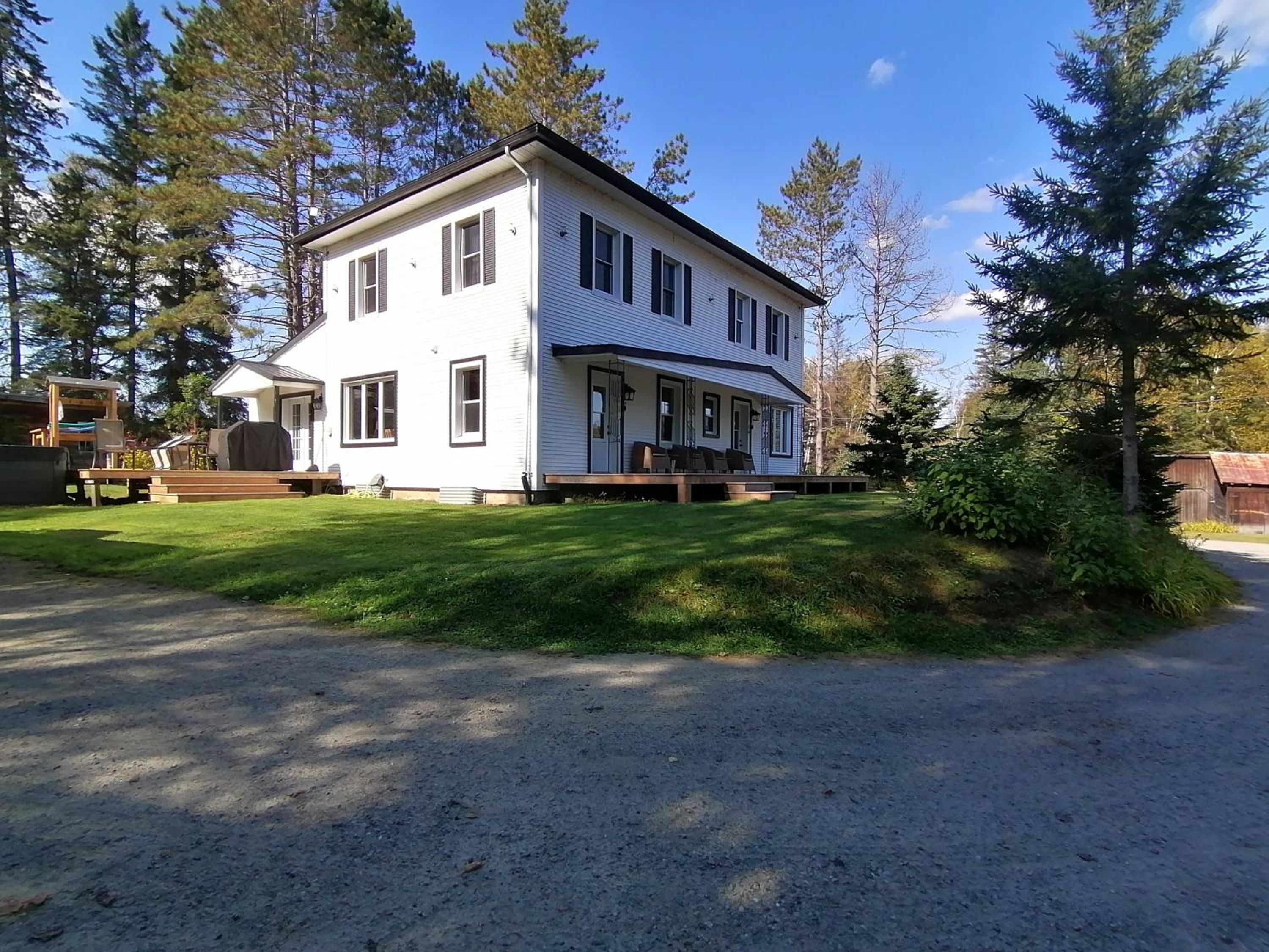 Domaine d'exception, bord de rivière, plage privée, spacieux chalet pour grande famille ou entre amis - activités, spa 10 places