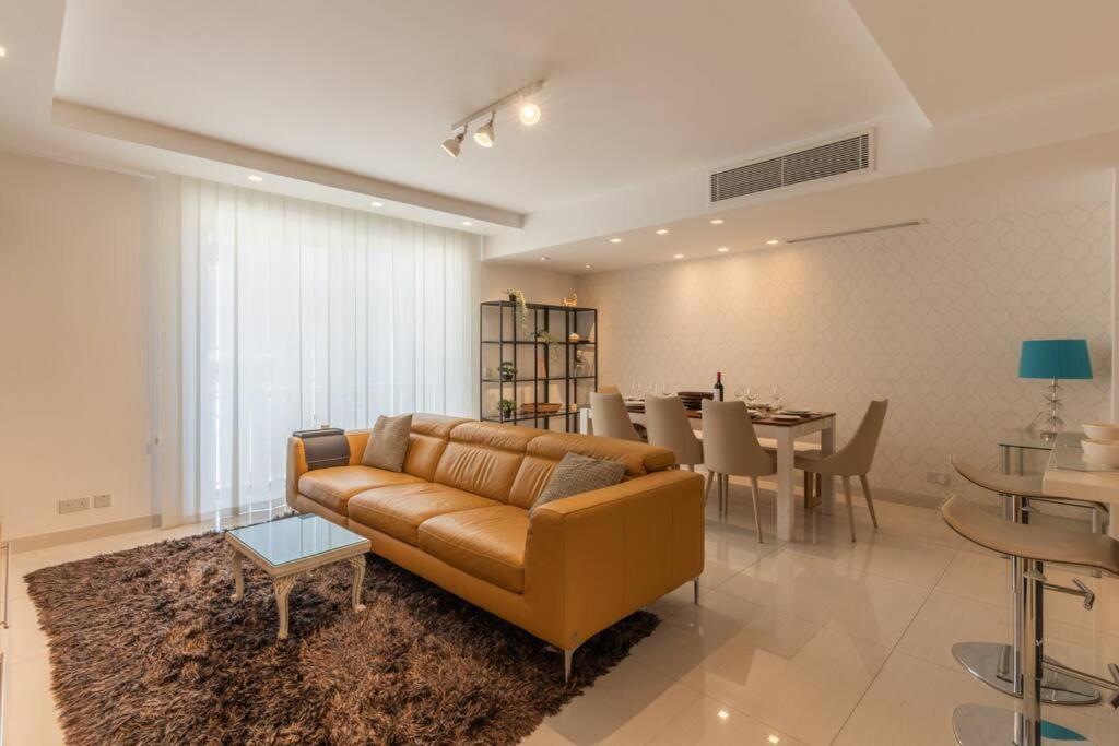 Modern Apartment-Hosted by Sweetstay photo 2