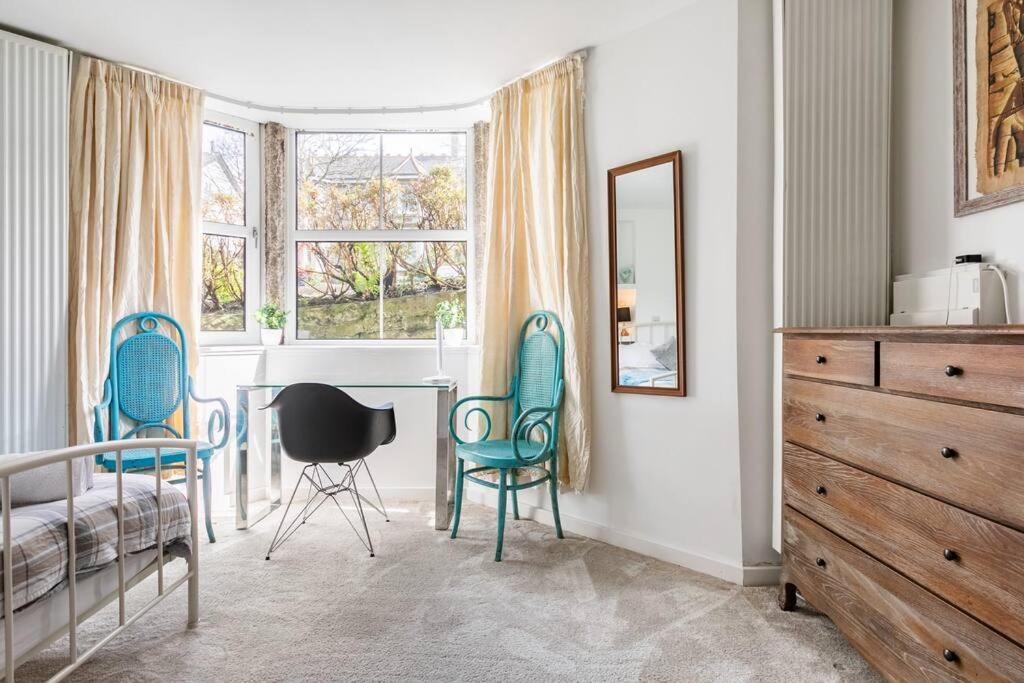 Luxurious apartment with view of Carn Brea view 5