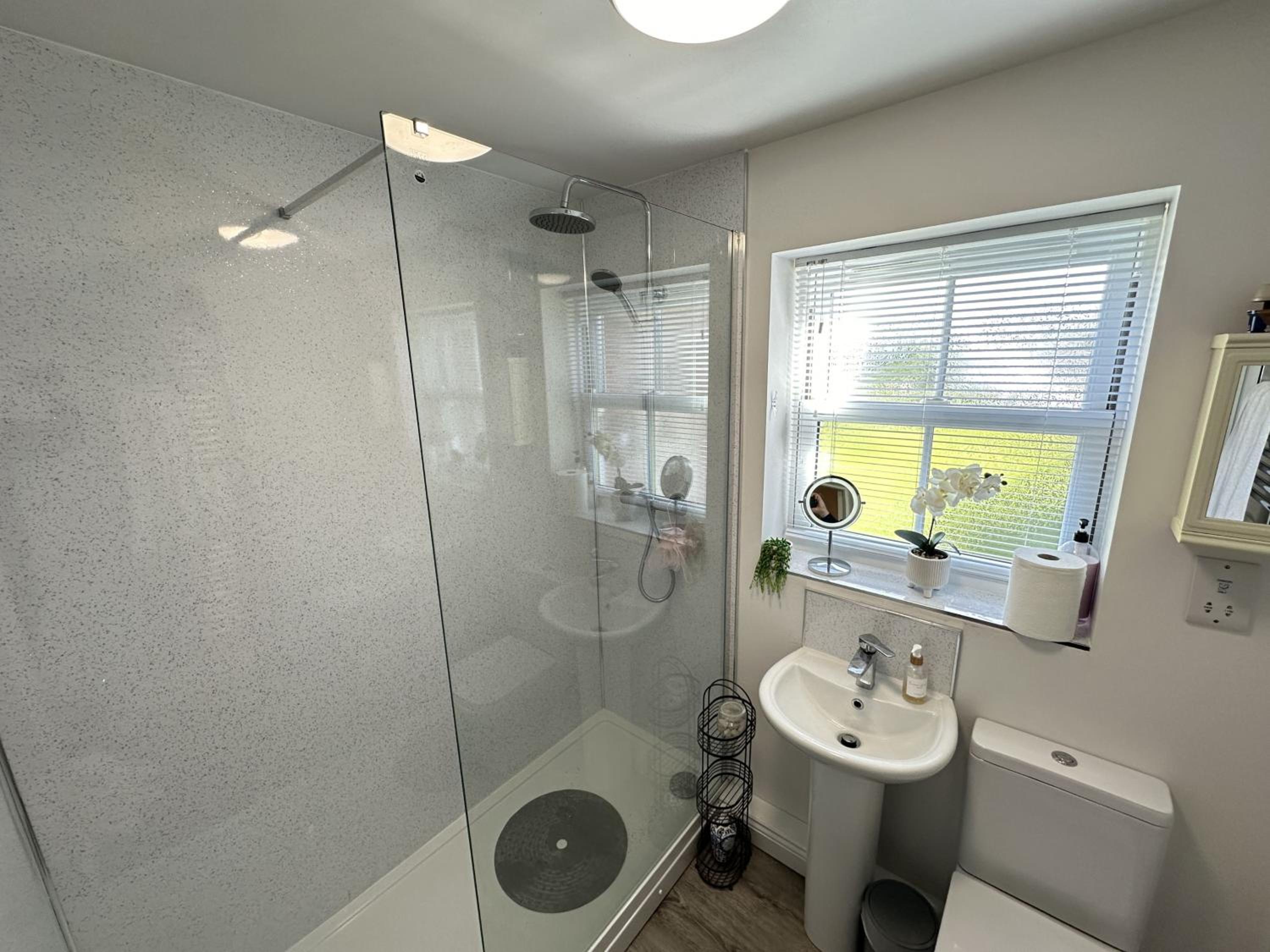 Seascape Apartment - Part of the The Bay Filey Holiday Village with pool, gym and direct beach access, pub, restaurant, tennis and meadows walks