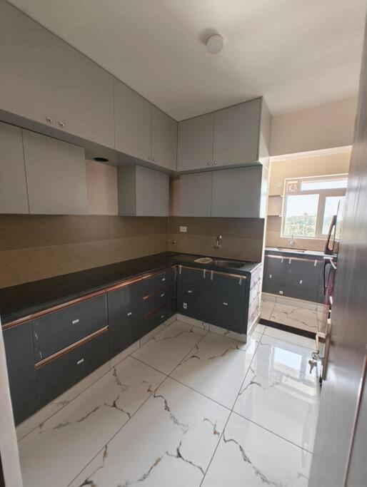 Sky Oasis: Luxe 3BHK Apartment. view 4