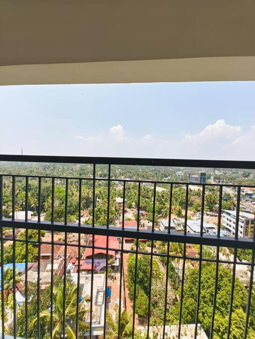 Sky Oasis: Luxe 3BHK Apartment. view 5