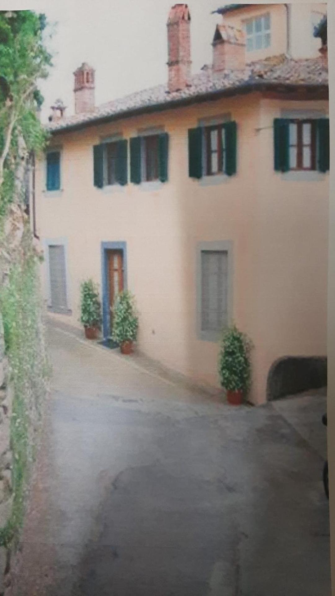 Anacleto via Castello 48 view 2