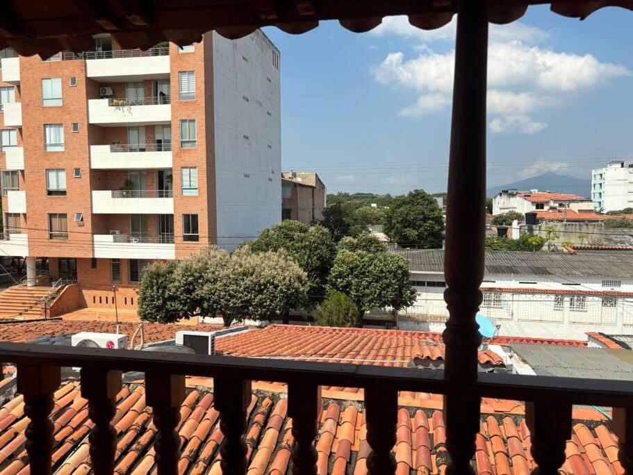 Lujosa casa, excelente sector, amplia con piscina