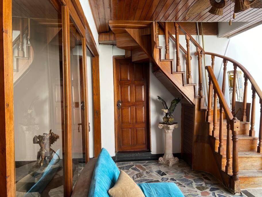 Lujosa casa, excelente sector, amplia con piscina