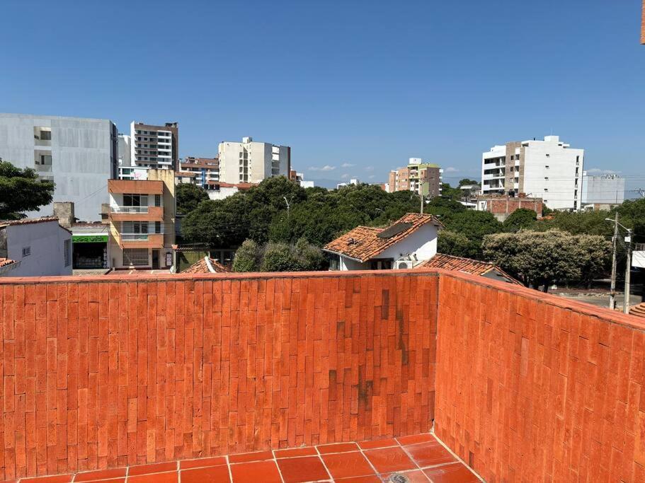Lujosa casa, excelente sector, amplia con piscina