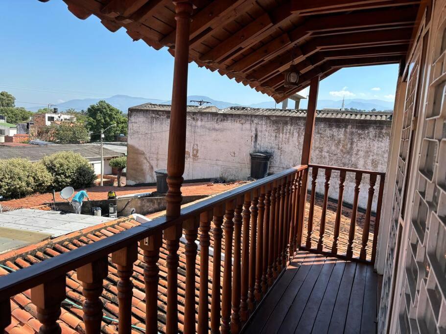 Lujosa casa, excelente sector, amplia con piscina
