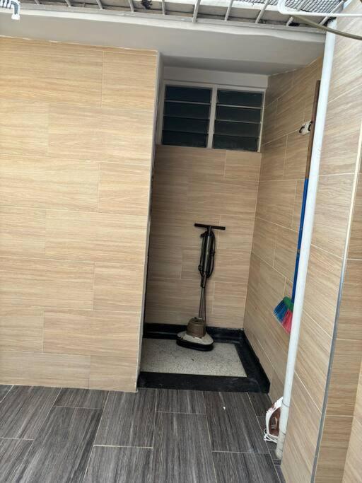 Lujosa casa, excelente sector, amplia con piscina