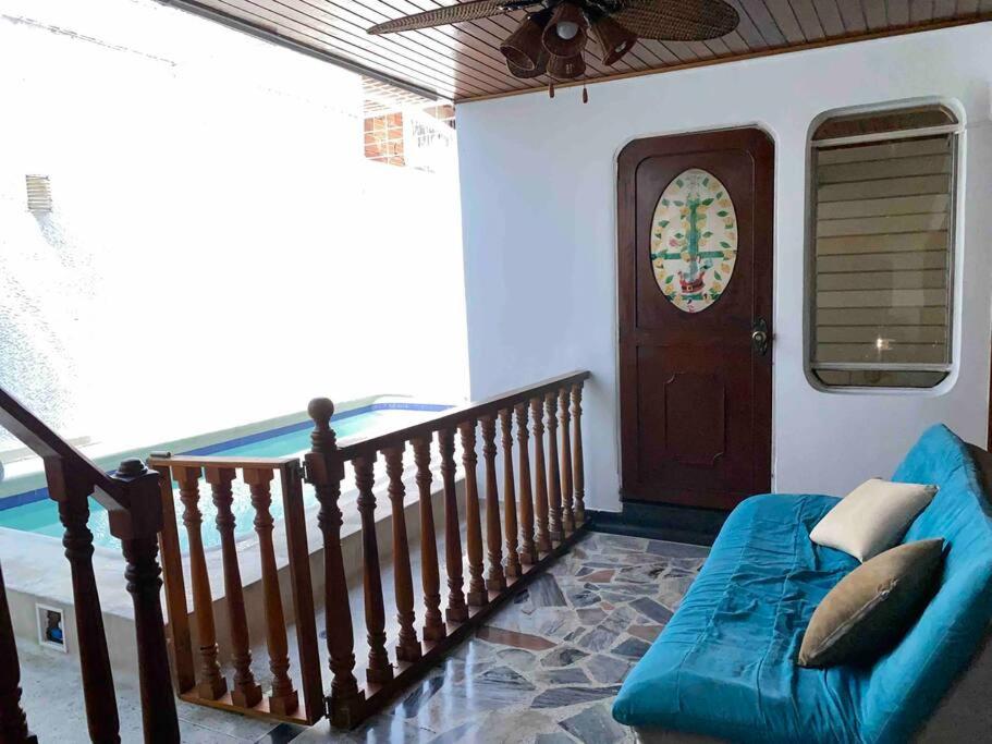 Lujosa casa, excelente sector, amplia con piscina