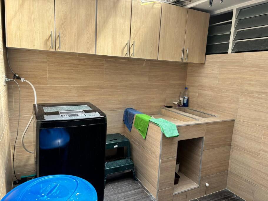 Lujosa casa, excelente sector, amplia con piscina