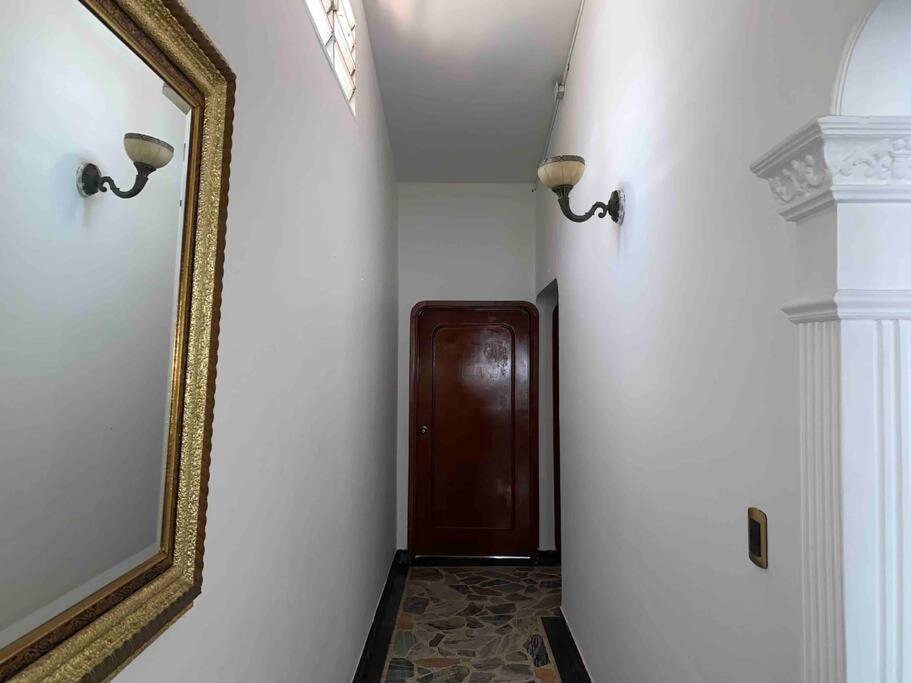 Lujosa casa, excelente sector, amplia con piscina