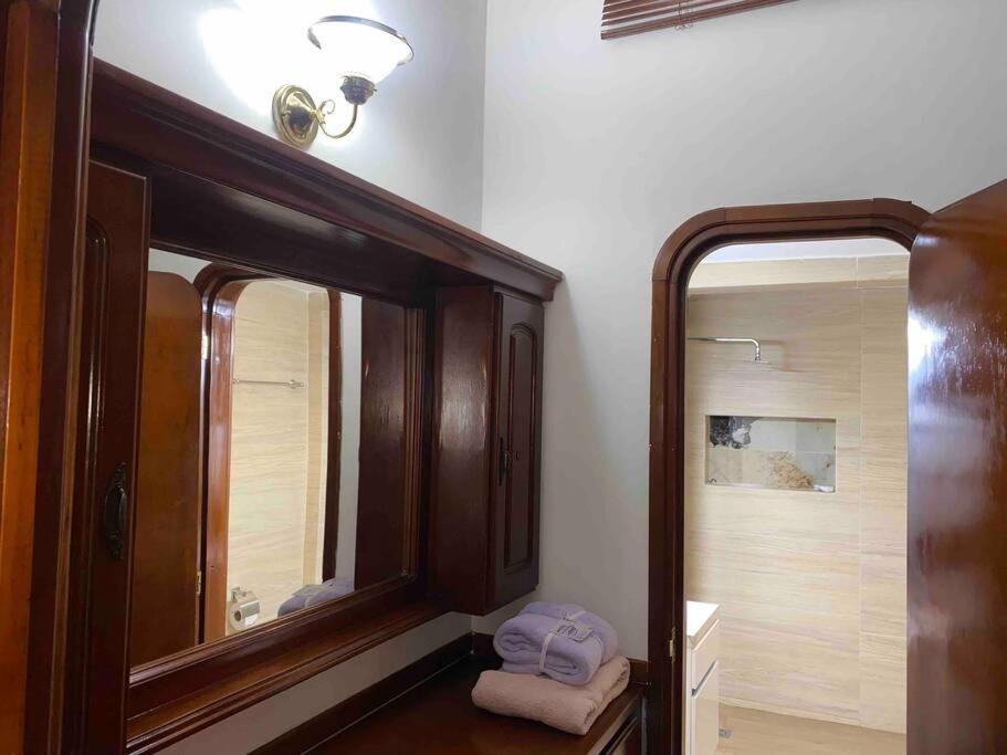 Lujosa casa, excelente sector, amplia con piscina