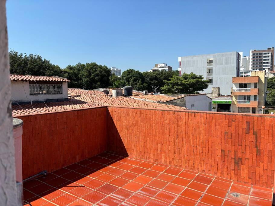 Lujosa casa, excelente sector, amplia con piscina